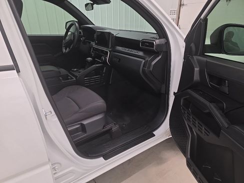 Used 2025 Toyota Tacoma SR AWD/4WD image 7