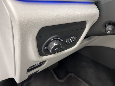 Used 2022 Jeep Grand Cherokee L Summit w/ Advanced Protech Group IV image 18