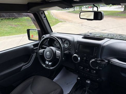 Used 2017 Jeep Wrangler Unlimited Sahara AWD/4WD image 30