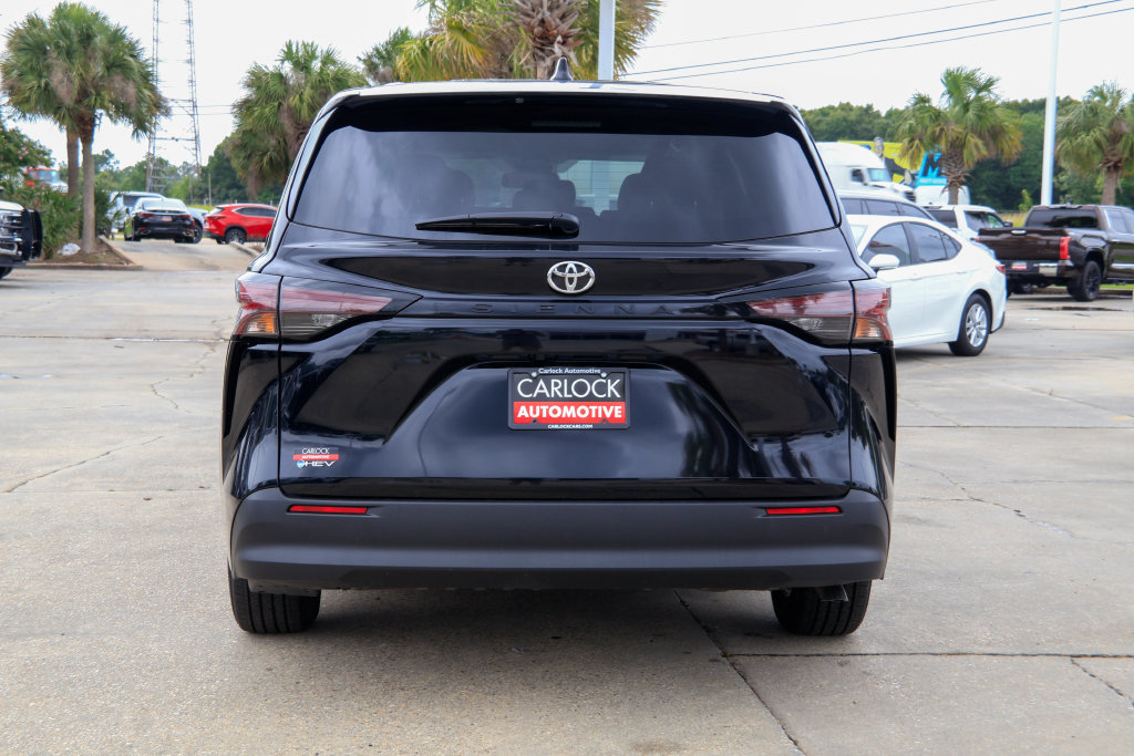Used 2026 Toyota Sienna LE FWD image 26