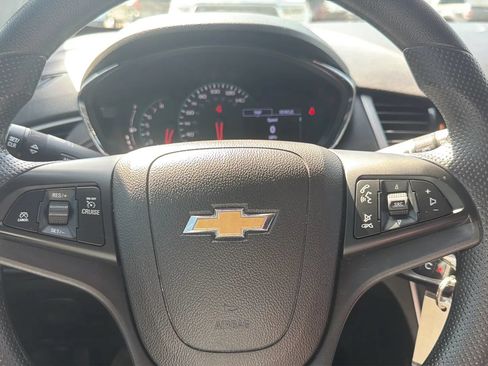 Used 2020 Chevrolet Trax LT FWD image 13