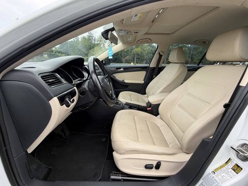 Used 2017 Volkswagen Jetta SEL FWD image 10