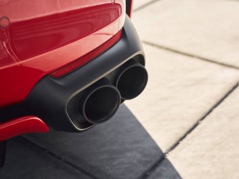 Used 2018 Ferrari 812 Superfast image 15