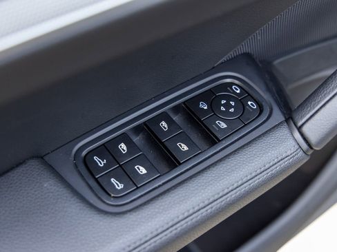 Certified 2025 Porsche Cayenne image 23