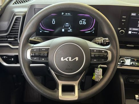 Used 2025 Kia Sportage LX FWD image 4