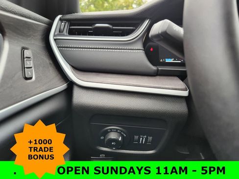 New 2025 Jeep Grand Cherokee Limited w/ Black Appearance Package image 13