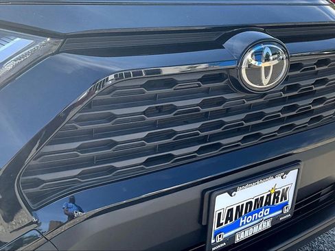 Used 2025 Toyota RAV4 LE AWD/4WD image 29