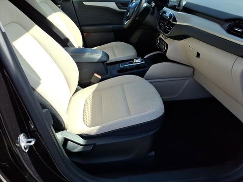 Certified 2022 Ford Escape SE w/ Cold Weather Package image 9