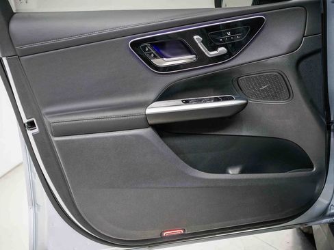 Used 2025 Mercedes-Benz GLC 350e 4MATIC image 18