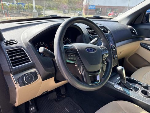 Used 2016 Ford Explorer FWD image 16