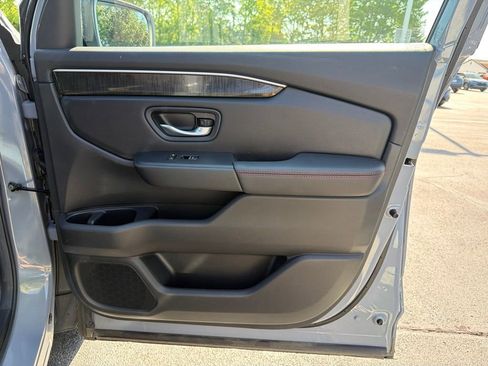 Used 2025 Honda Pilot Black Edition image 27