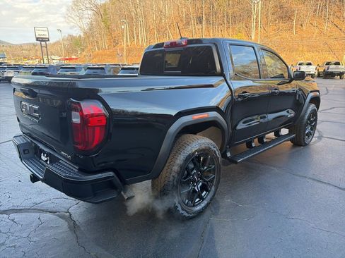 New 2026 GMC Canyon AT4 w/ AT4 Premium Package image 4