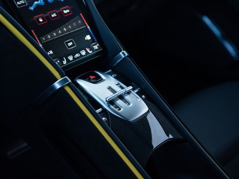 Used 2024 Ferrari Roma Spider image 16