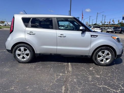 Used 2019 Kia Soul w/ Convenience Package FWD image 4