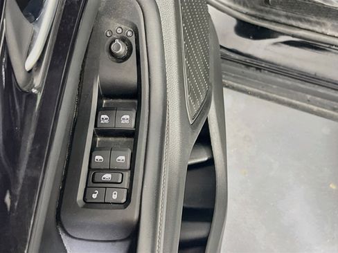 Used 2023 Jeep Grand Cherokee Laredo AWD/4WD image 17