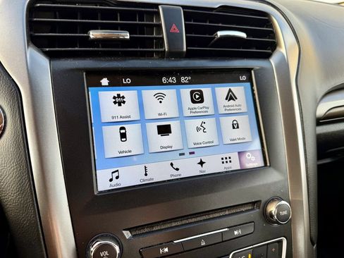 Used 2017 Ford Fusion SE w/ Fusion SE Technology Package FWD image 24