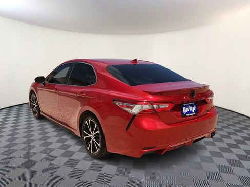Used 2019 Toyota Camry SE FWD image 3