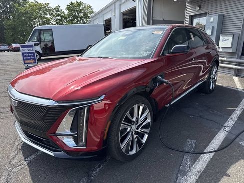 Used 2024 Cadillac Lyriq Luxury AWD/4WD image 5