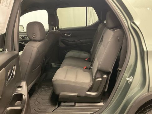 Used 2023 Chevrolet Traverse LT w/ Rear Camera Mirror Package image 33
