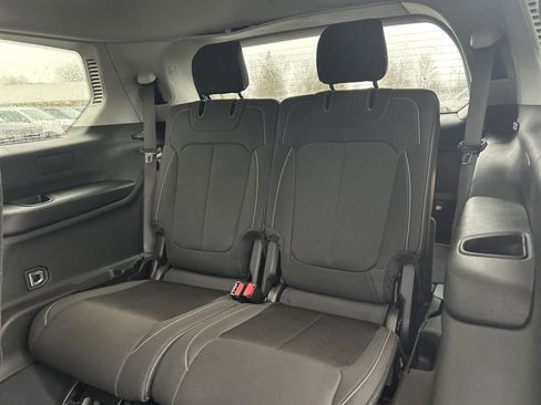 Used 2023 Jeep Grand Cherokee L Laredo image 12