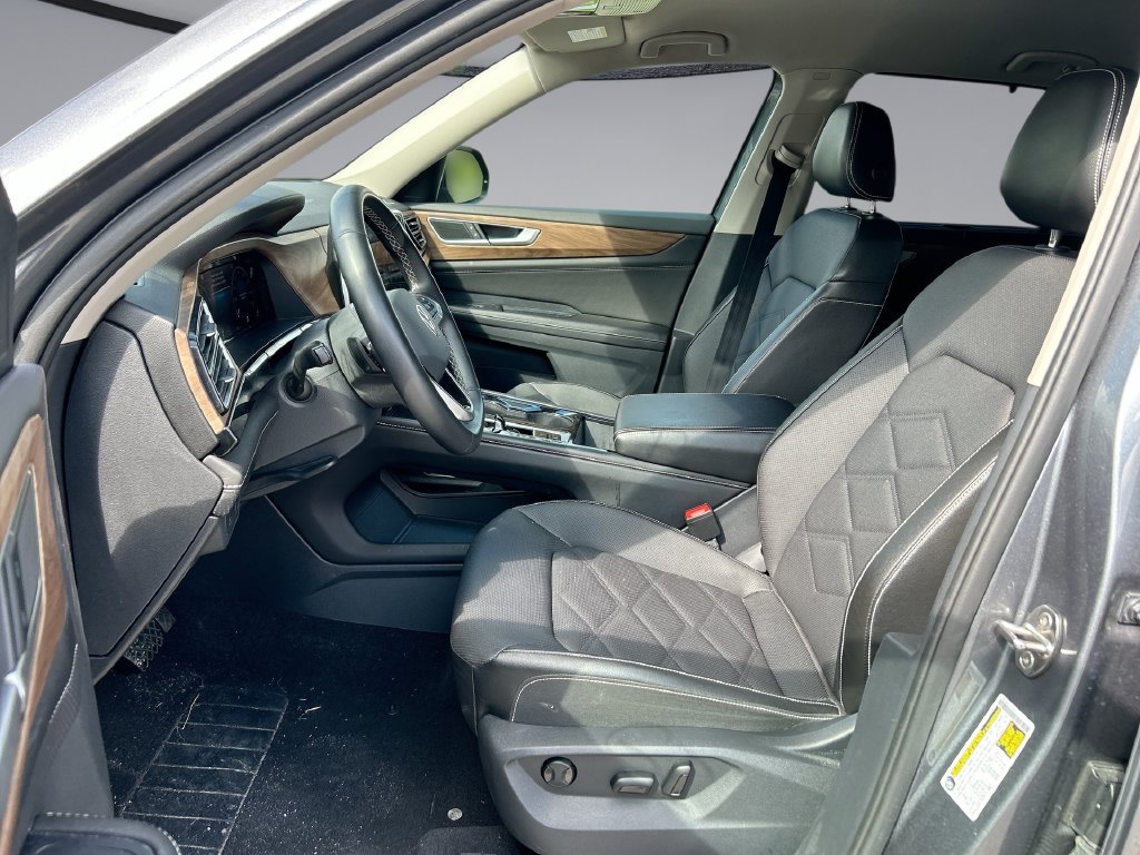 Used 2025 Volkswagen Atlas SE FWD image 11