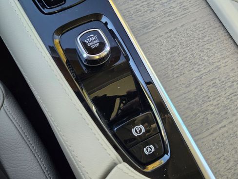 Used 2025 Volvo XC90 B5 Plus w/ Protection Package Premier image 22