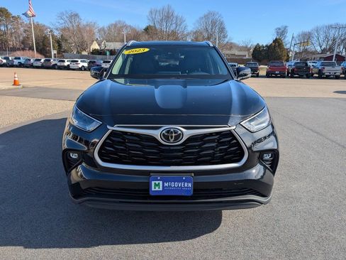 Used 2023 Toyota Highlander XLE image 9