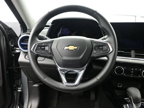 Used 2025 Chevrolet Trax LT w/ LT Convenience Package FWD image 26