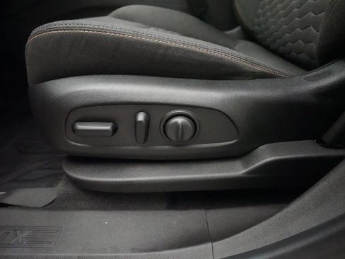 Used 2020 Chevrolet Equinox LT FWD image 32