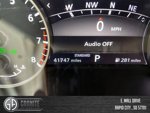 Used 2025 Nissan Pathfinder SL FWD image 13