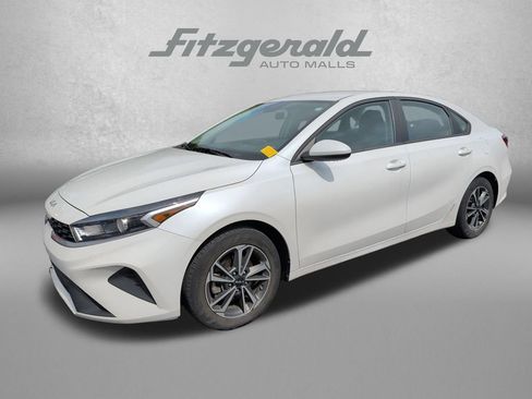Used 2023 Kia Forte LXS FWD image 2