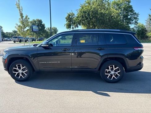 Used 2023 Jeep Grand Cherokee L Limited AWD/4WD image 2