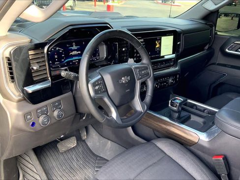 Used 2024 Chevrolet Silverado 1500 LT Trail Boss image 18