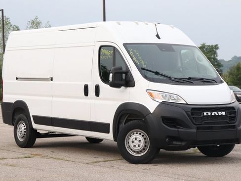 Used 2024 RAM ProMaster 2500 FWD image 2
