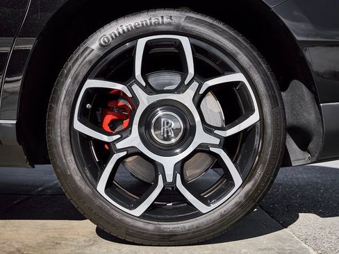 Used 2022 Rolls-Royce Cullinan Black Badge w/ Dark Exterior Package image 20