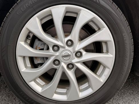 Used 2018 Nissan Sentra SV FWD image 9