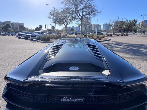 Used 2022 Lamborghini Huracan EVO image 41