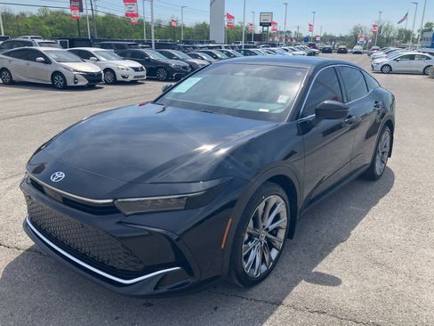 Used 2025 Toyota Crown Limited w/ Advanced Technology Package image 3