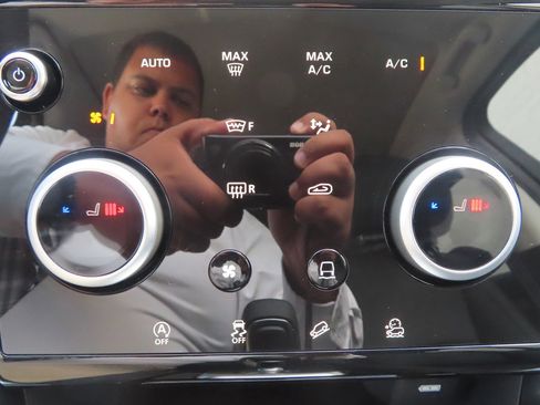 Used 2023 Land Rover Discovery Sport S image 35