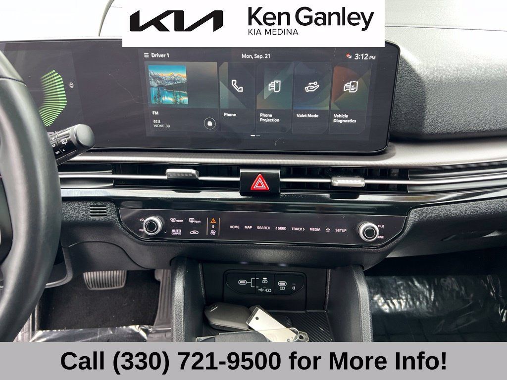 Certified 2026 Kia Sportage EX w/ EX Panorama Roof Package FWD image 34