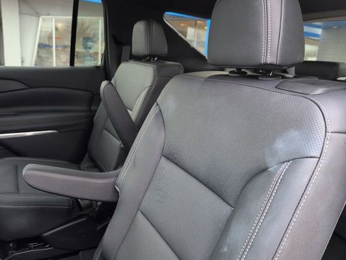 Used 2025 Chevrolet Traverse LT image 26