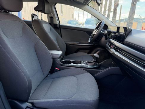 Used 2025 Kia K4 LXS image 35