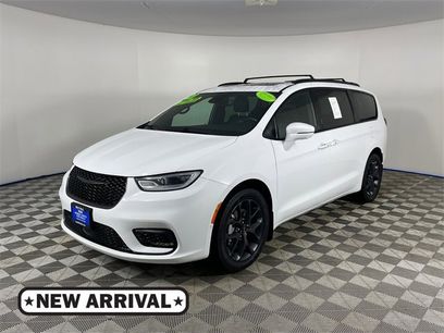 Certified 2021 Chrysler Pacifica Touring-L w/ Uconnect Theater Family Group