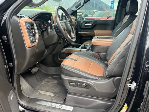Used 2022 Chevrolet Silverado 1500 High Country w/ Technology Package AWD/4WD image 23