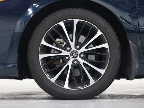 Used 2020 Toyota Camry SE FWD image 8
