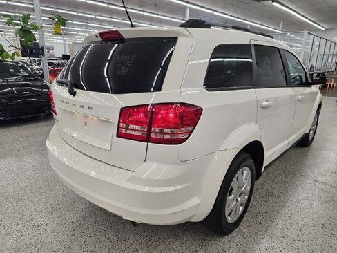 Used 2018 Dodge Journey SE w/ Connectivity Group FWD image 4