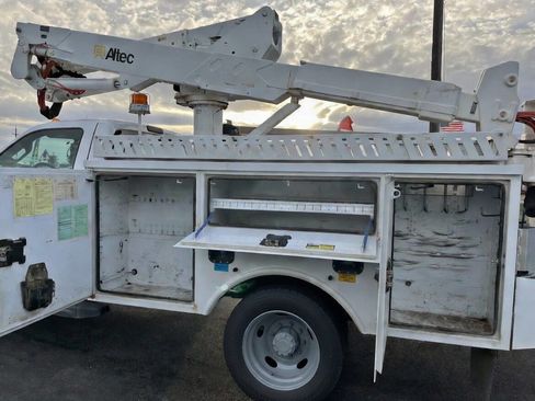 Used 2015 Ford F550 4x4 Regular Cab Super Duty image 7