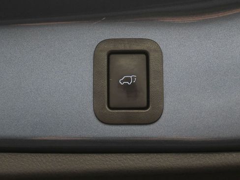 Used 2018 Toyota Highlander XLE image 28