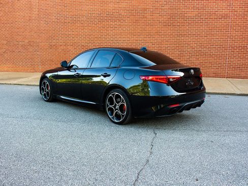 Used 2022 Alfa Romeo Giulia Veloce AWD/4WD image 17