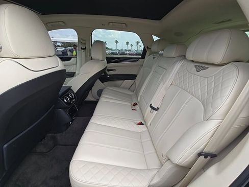 Used 2019 Bentley Bentayga AWD/4WD image 11